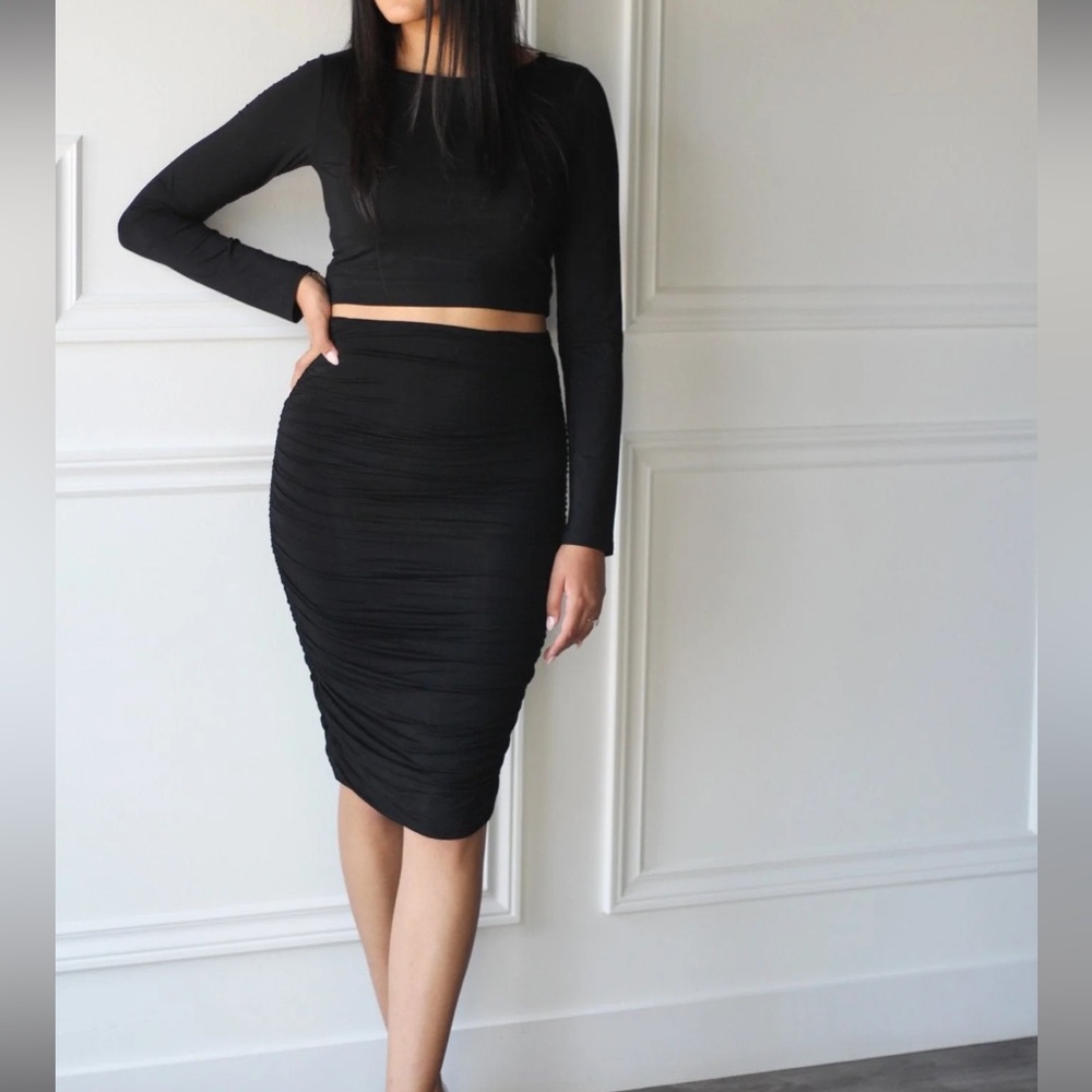 Black Ruched Midi Pencil Skirt